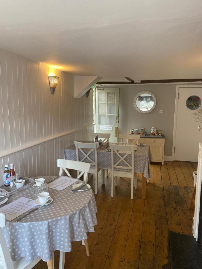 Ship Stores Guest House Clare Exterior foto